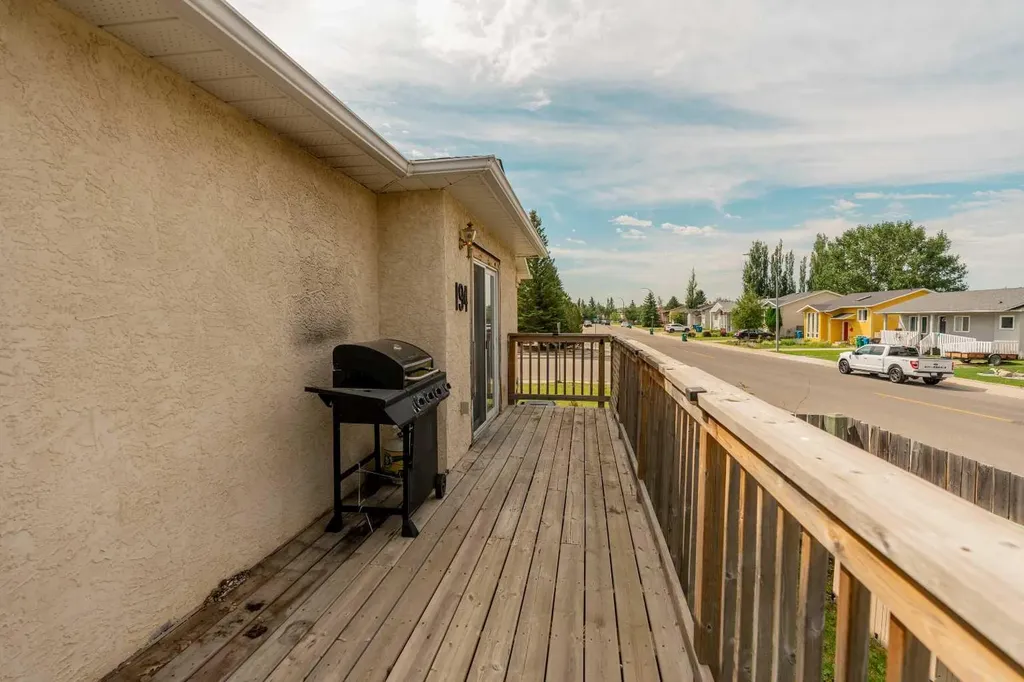 194 Mt Blakiston Road W Lethbridge AB T1K 6M5