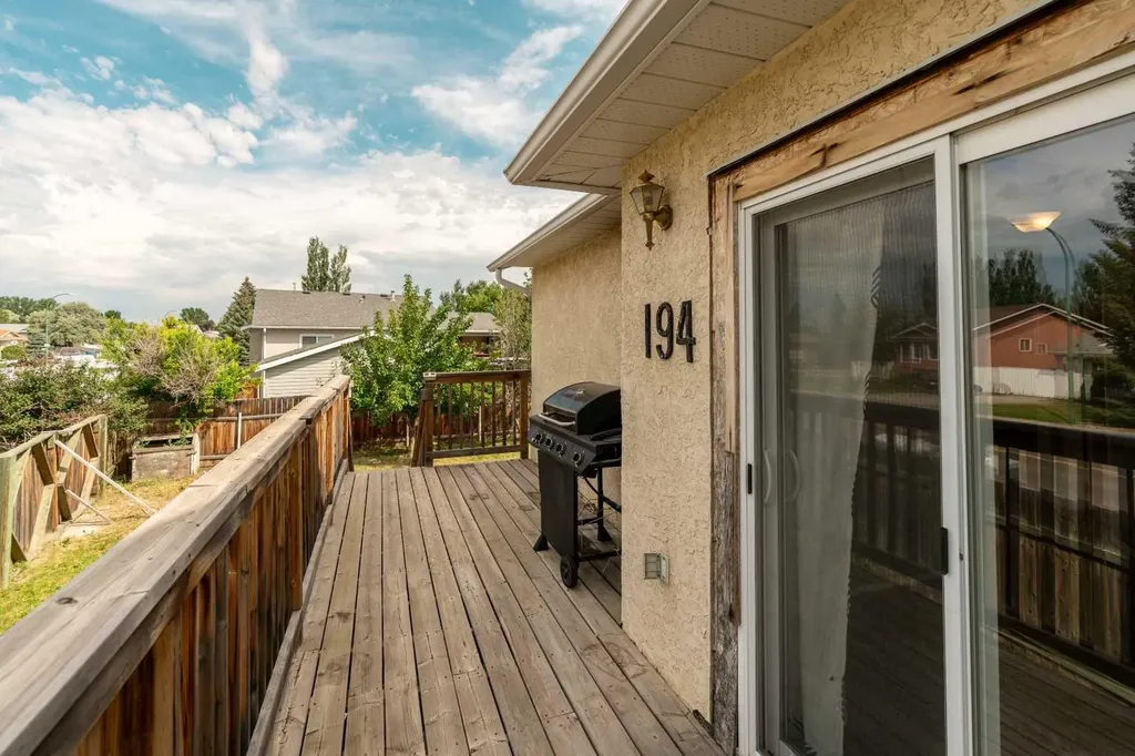 194 Mt Blakiston Road W Lethbridge AB T1K 6M5