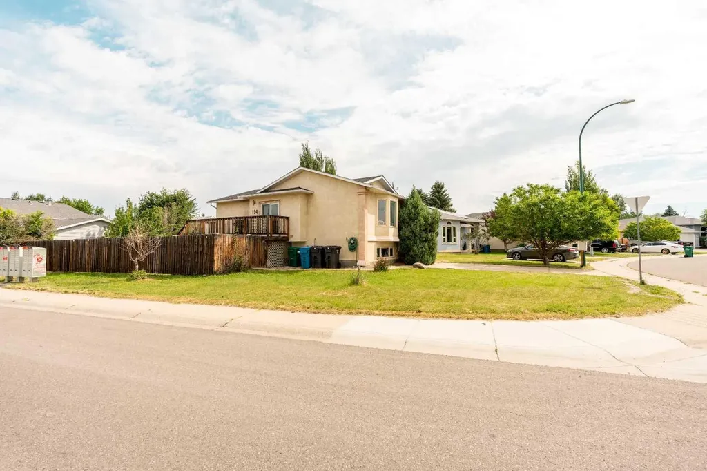 194 Mt Blakiston Road W Lethbridge AB T1K 6M5