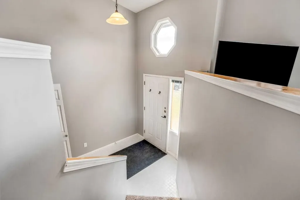 194 Mt Blakiston Road W Lethbridge AB T1K 6M5