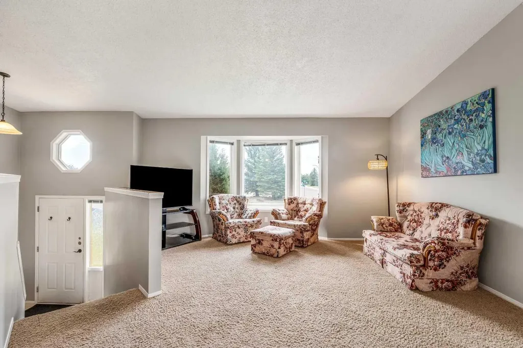 194 Mt Blakiston Road W Lethbridge AB T1K 6M5