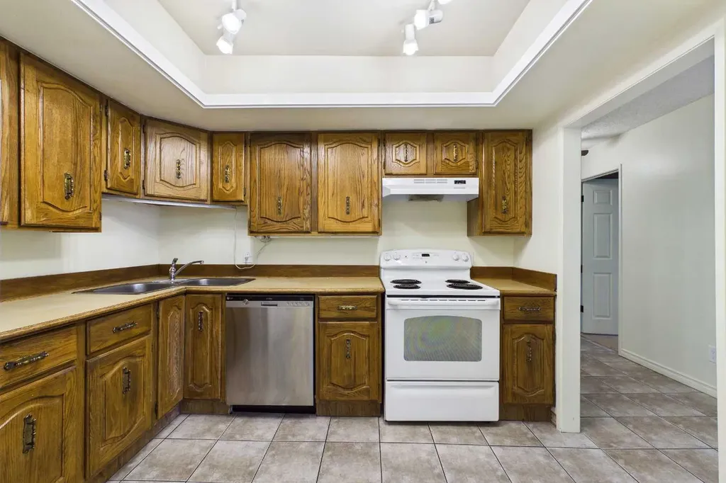3730 50 Street NW Calgary AB T3A 2V9