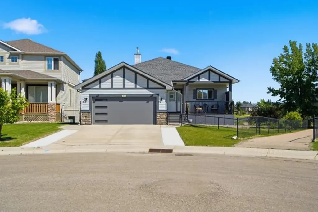 124 West Creek Glen Chestermere AB T1X 1P8