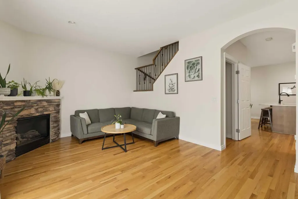 423 13 Avenue NE Calgary AB T2E 1C3
