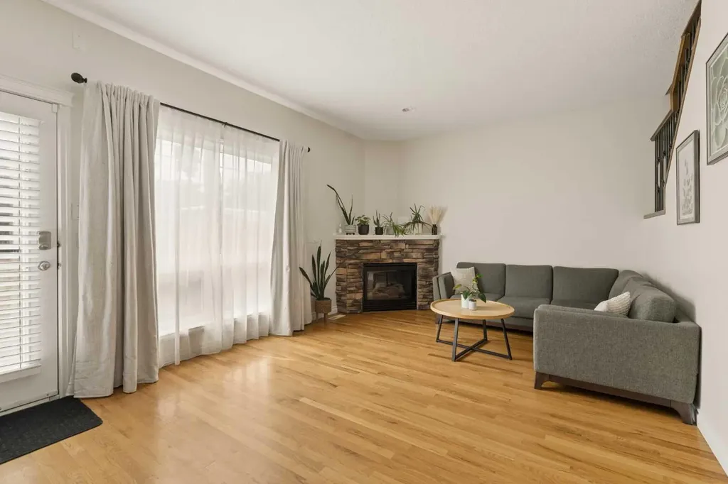 423 13 Avenue NE Calgary AB T2E 1C3