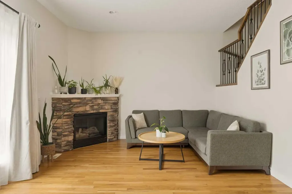 423 13 Avenue NE Calgary AB T2E 1C3