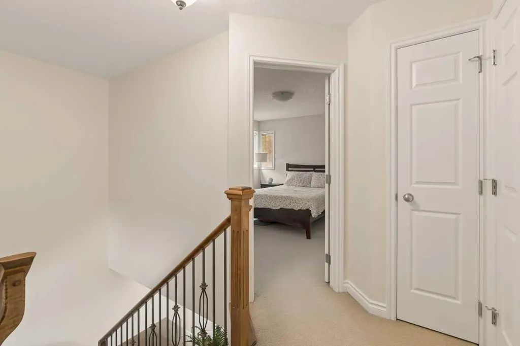 423 13 Avenue NE Calgary AB T2E 1C3