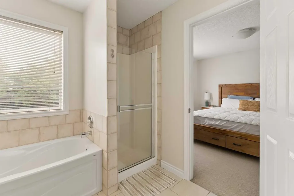 423 13 Avenue NE Calgary AB T2E 1C3