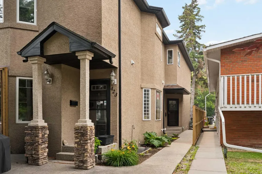 423 13 Avenue NE Calgary AB T2E 1C3