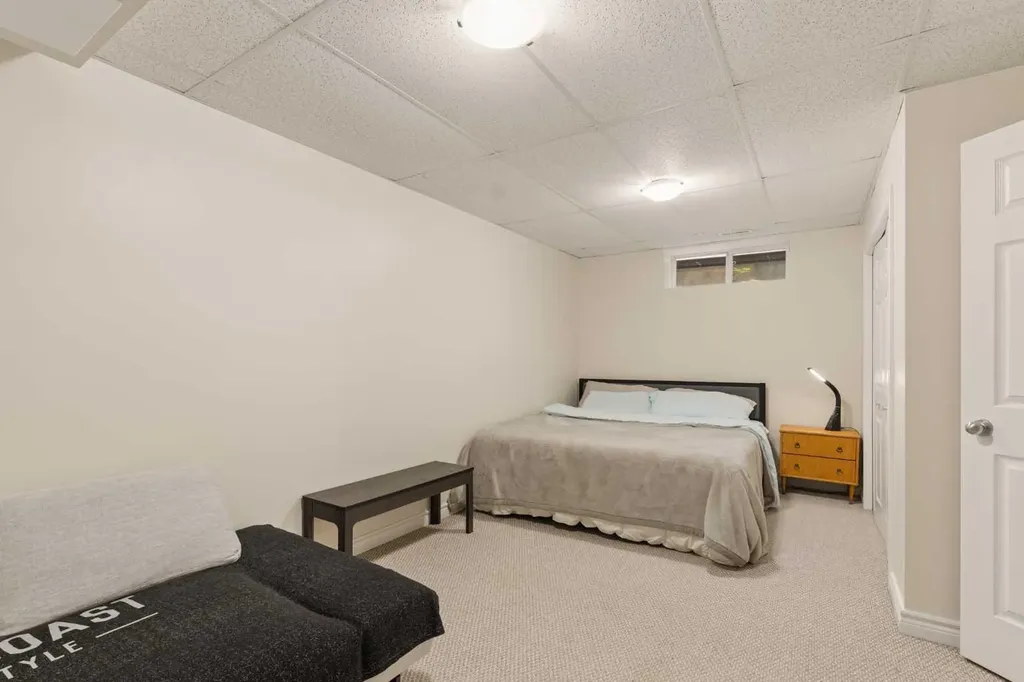 423 13 Avenue NE Calgary AB T2E 1C3