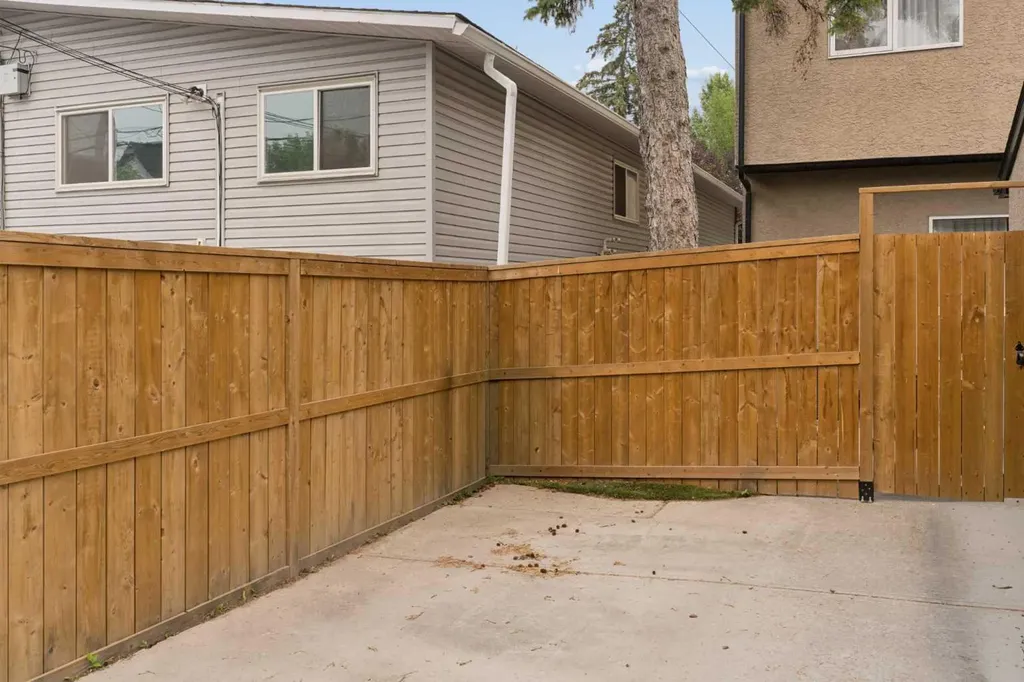 423 13 Avenue NE Calgary AB T2E 1C3