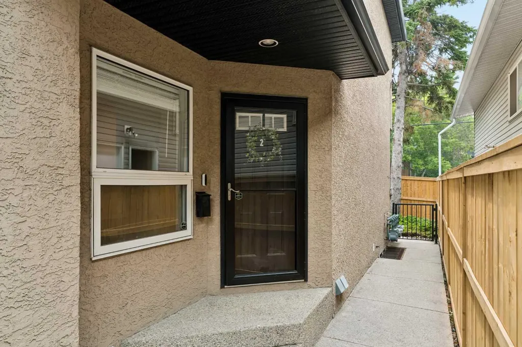 423 13 Avenue NE Calgary AB T2E 1C3