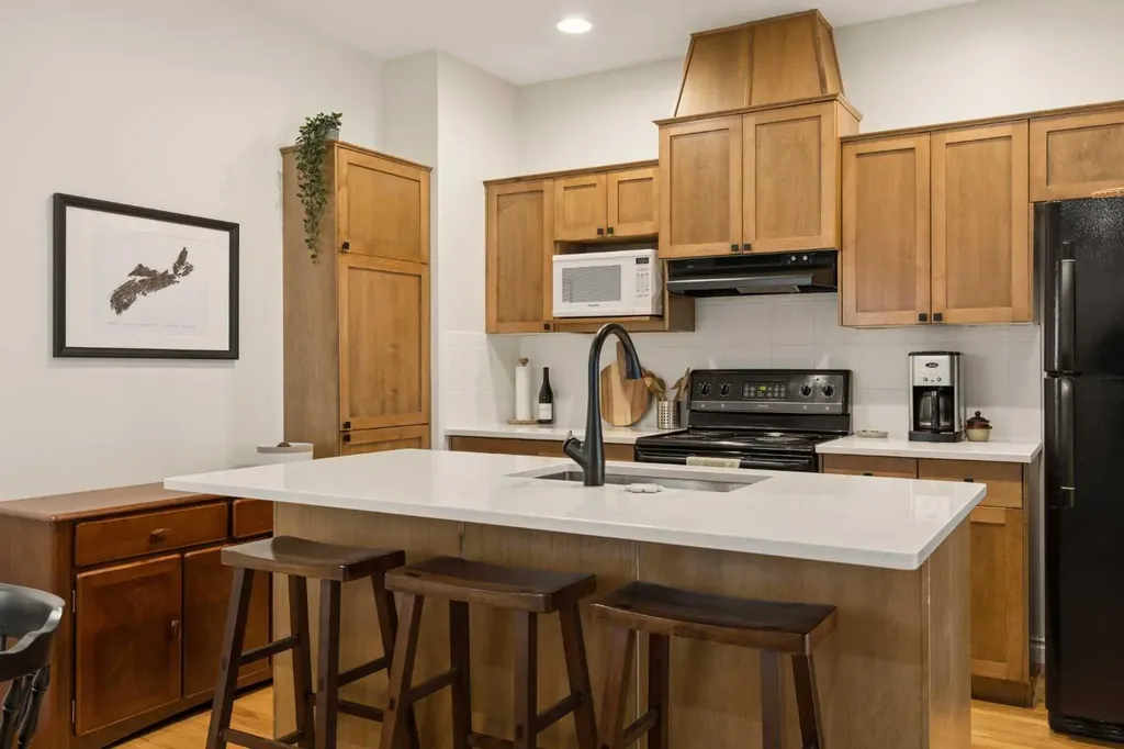 423 13 Avenue NE Calgary AB T2E 1C3