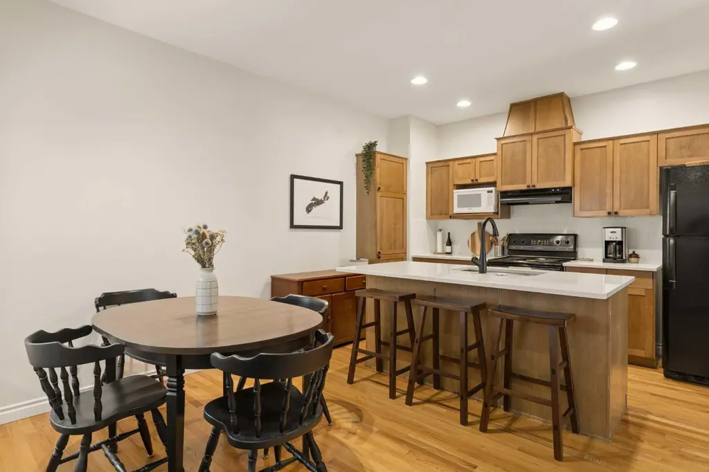 423 13 Avenue NE Calgary AB T2E 1C3