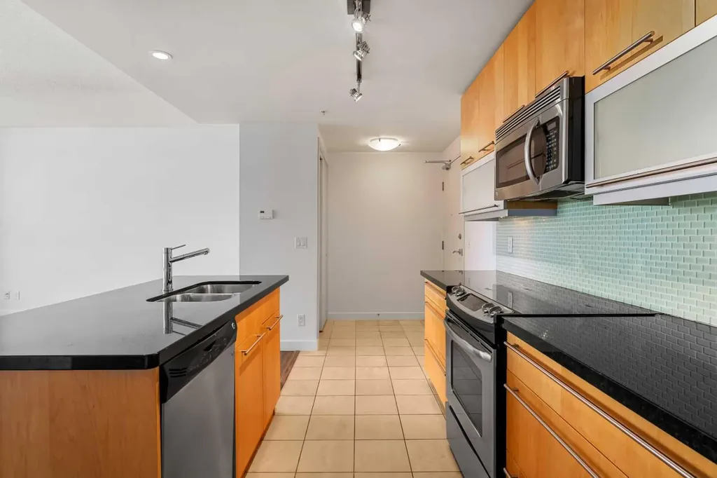 215 13 Avenue SW Calgary AB T2R 0V6