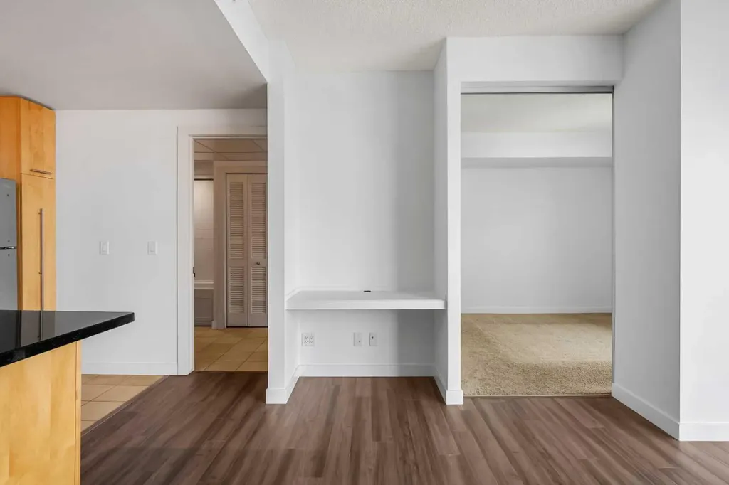 215 13 Avenue SW Calgary AB T2R 0V6