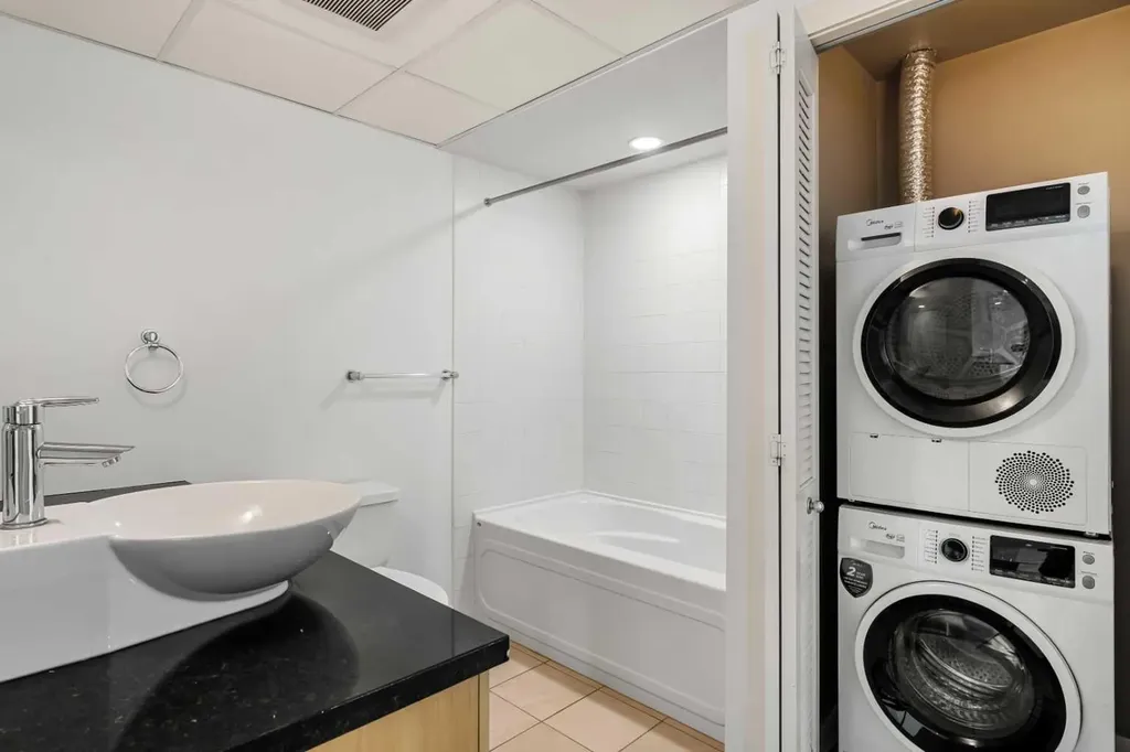 215 13 Avenue SW Calgary AB T2R 0V6