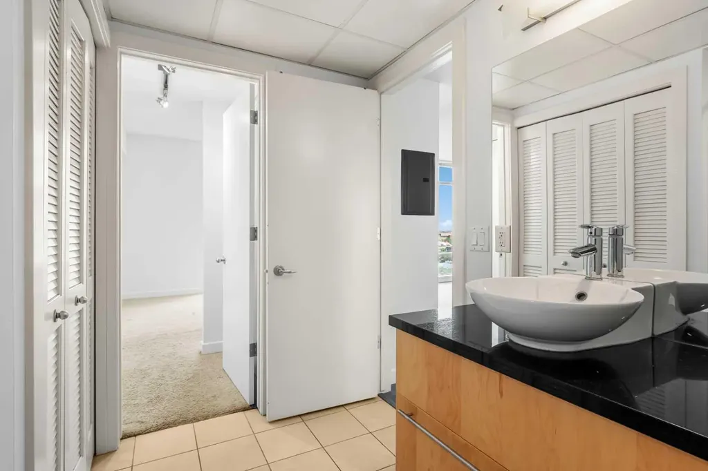 215 13 Avenue SW Calgary AB T2R 0V6