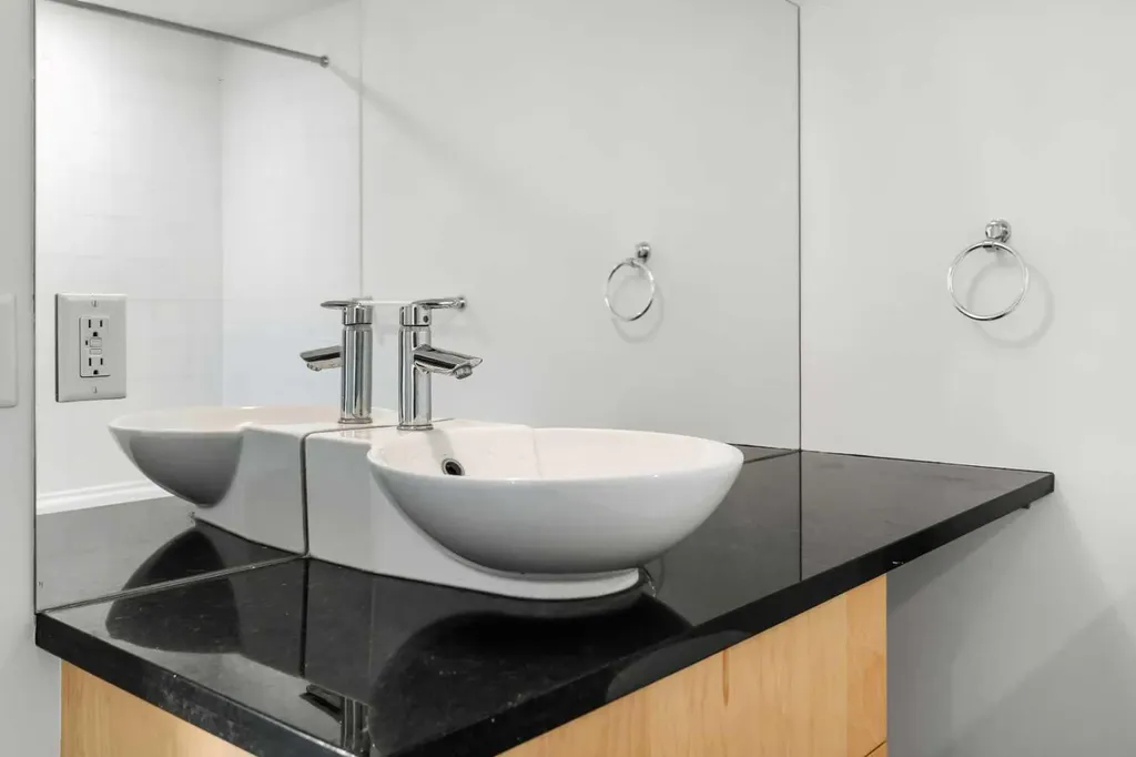 215 13 Avenue SW Calgary AB T2R 0V6