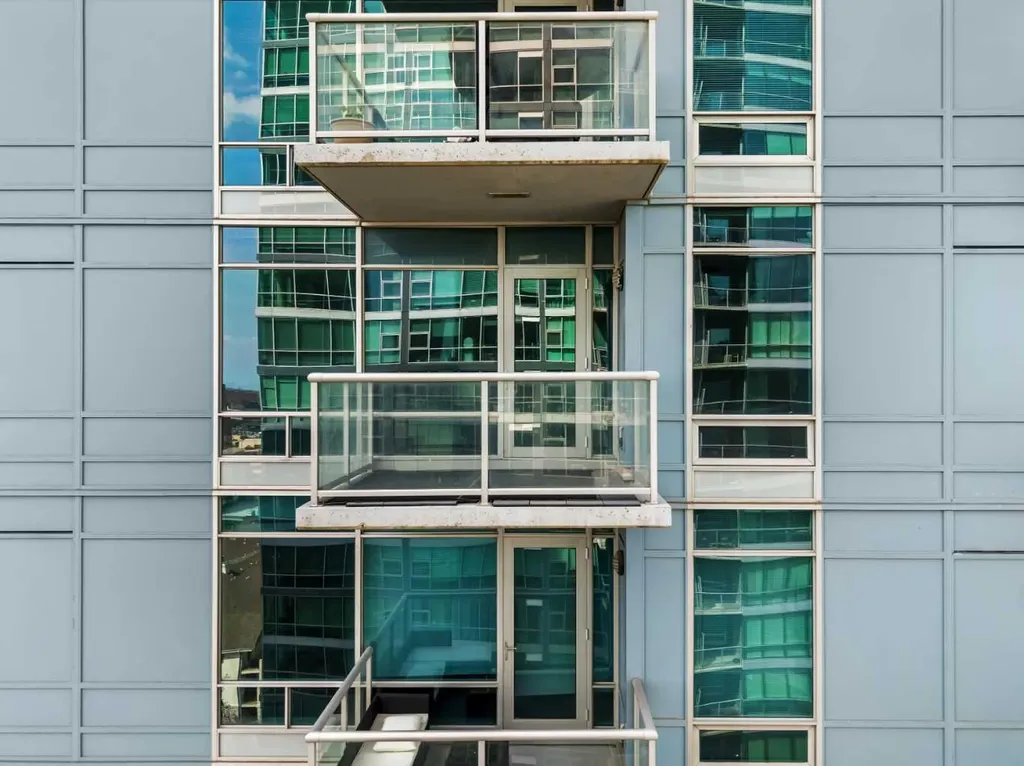 215 13 Avenue SW Calgary AB T2R 0V6