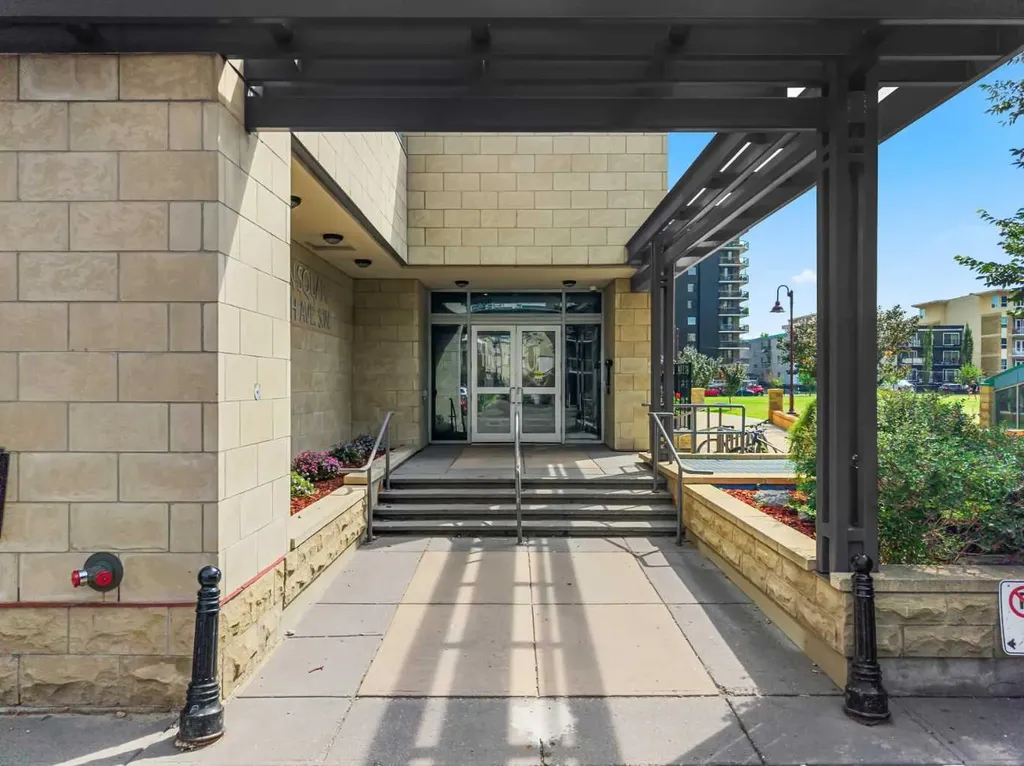 215 13 Avenue SW Calgary AB T2R 0V6