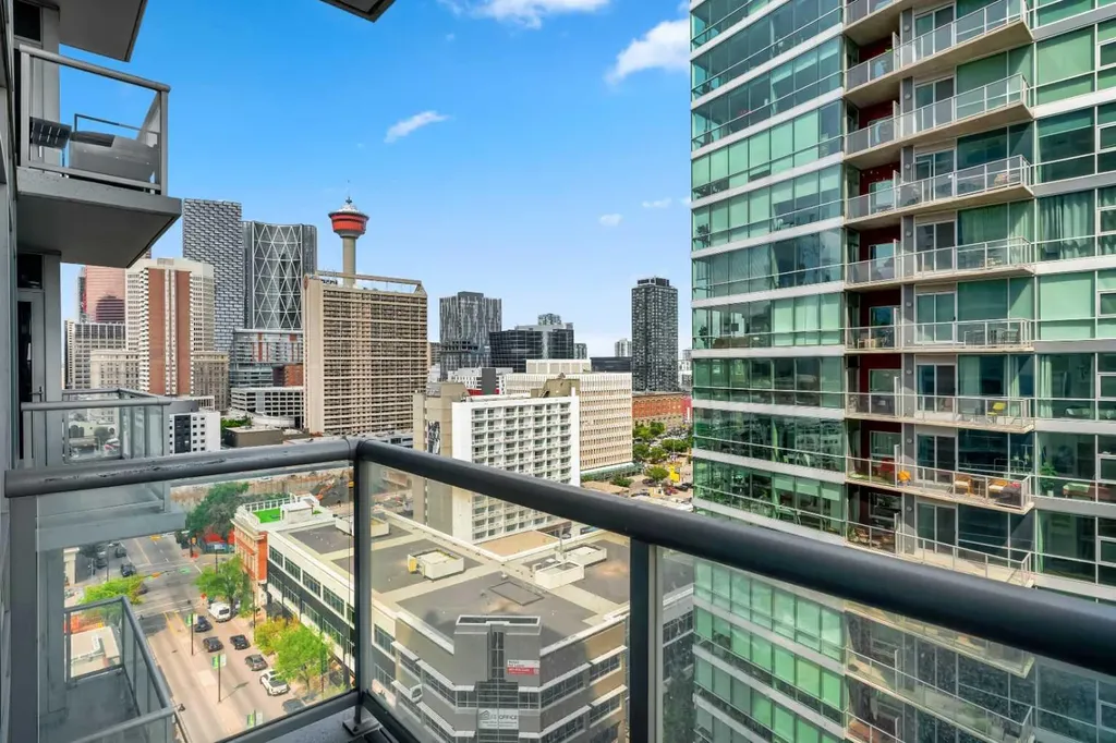 215 13 Avenue SW Calgary AB T2R 0V6