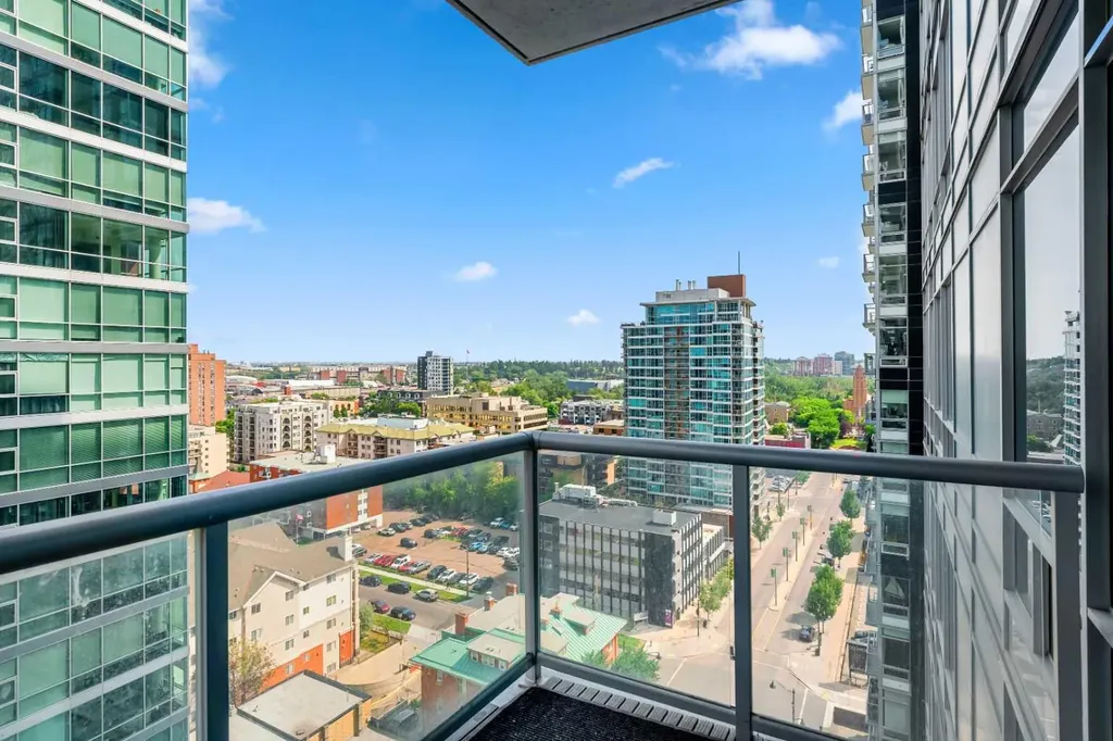215 13 Avenue SW Calgary AB T2R 0V6