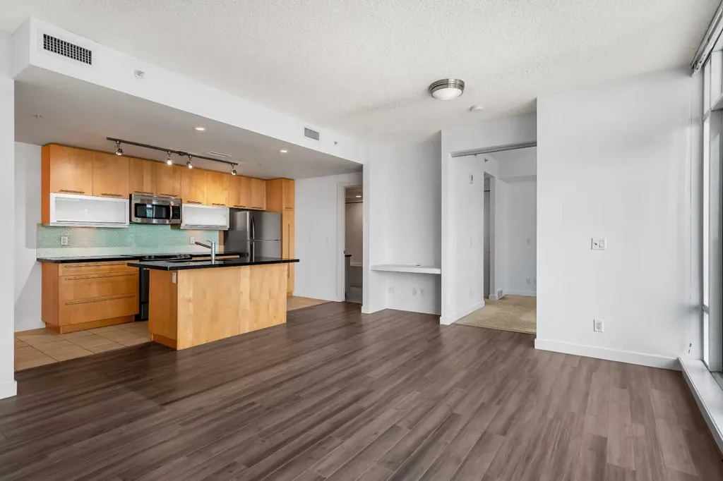 215 13 Avenue SW Calgary AB T2R 0V6