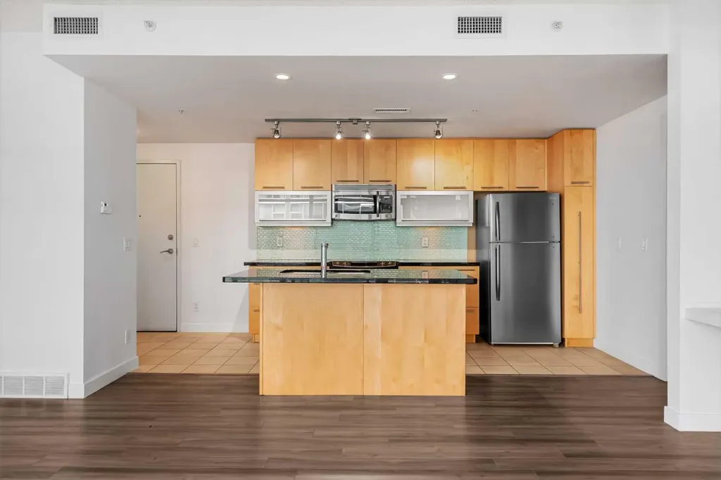 215 13 Avenue SW Calgary AB T2R 0V6
