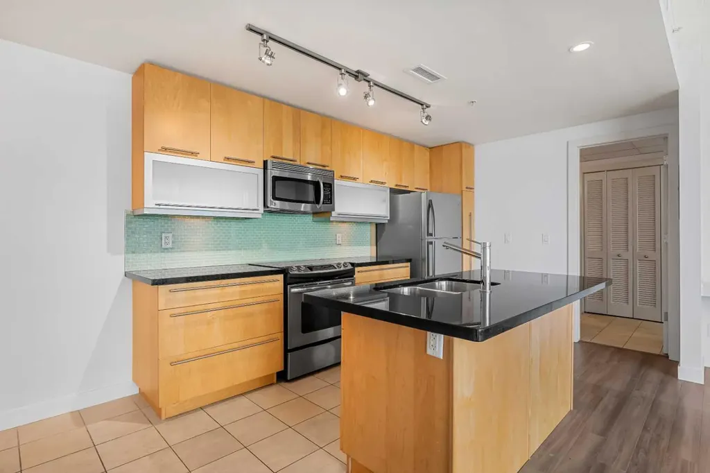 215 13 Avenue SW Calgary AB T2R 0V6