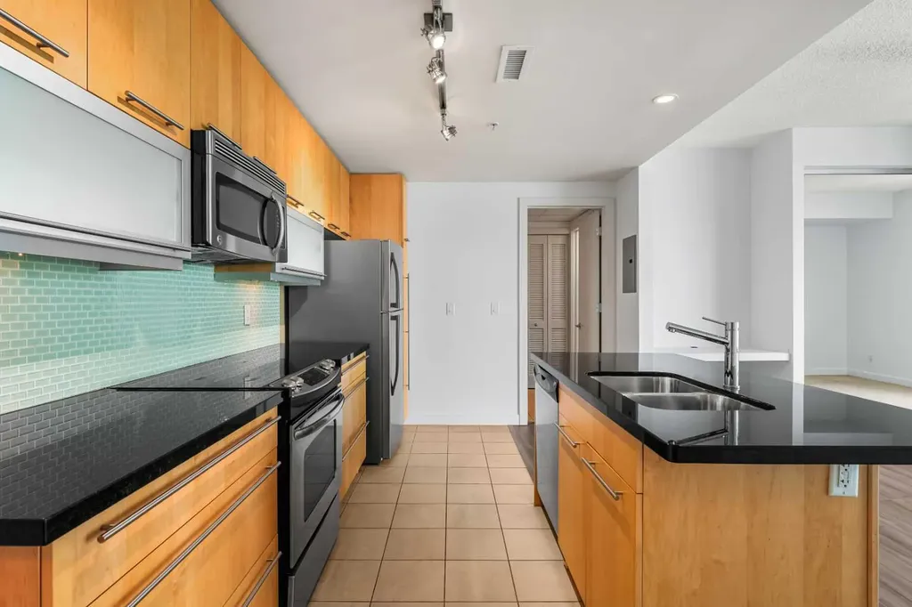 215 13 Avenue SW Calgary AB T2R 0V6