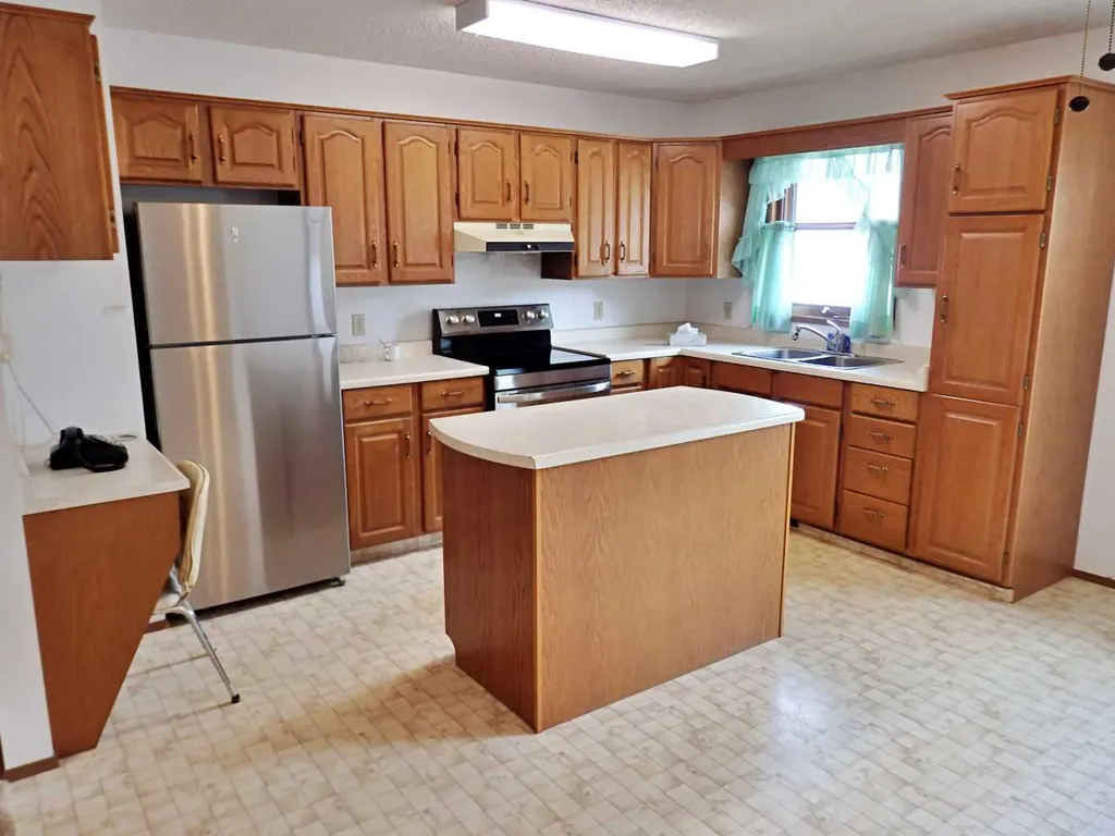 4824 49 Avenue Vermilion AB T9X1T5