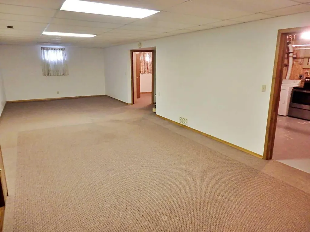 4824 49 Avenue Vermilion AB T9X1T5