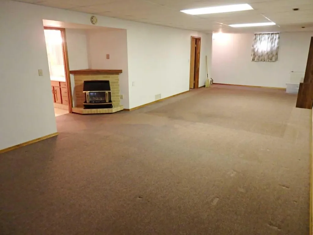 4824 49 Avenue Vermilion AB T9X1T5