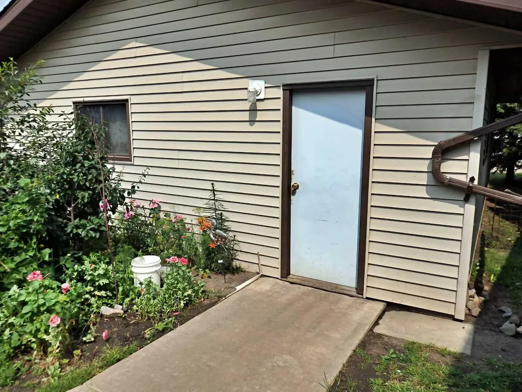 4824 49 Avenue Vermilion AB T9X1T5