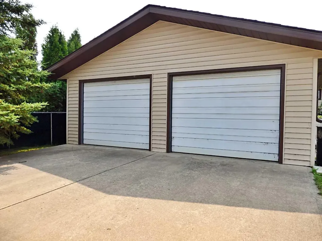 4824 49 Avenue Vermilion AB T9X1T5