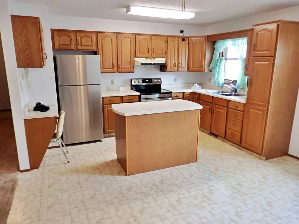 4824 49 Avenue Vermilion AB T9X1T5