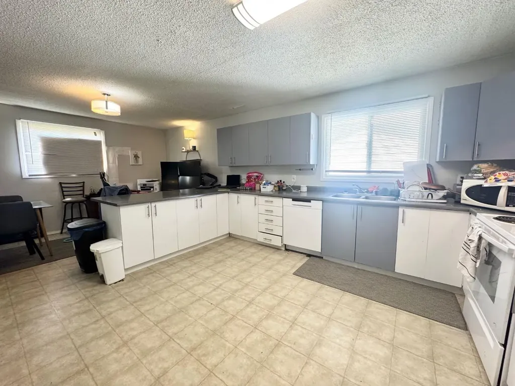 4740 56 Avenue Whitecourt AB T7S1B3