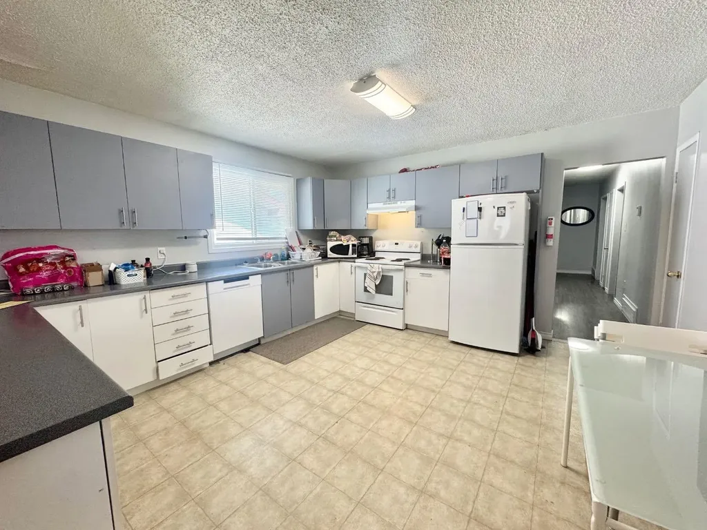 4740 56 Avenue Whitecourt AB T7S1B3