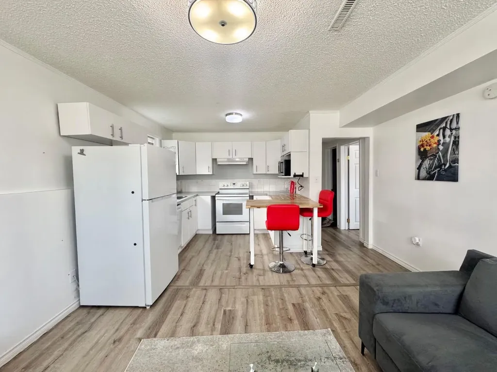 4740 56 Avenue Whitecourt AB T7S1B3