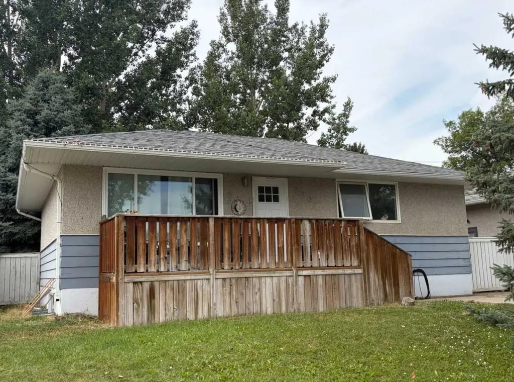 830 9 Street N Lethbridge AB T1H1Z5