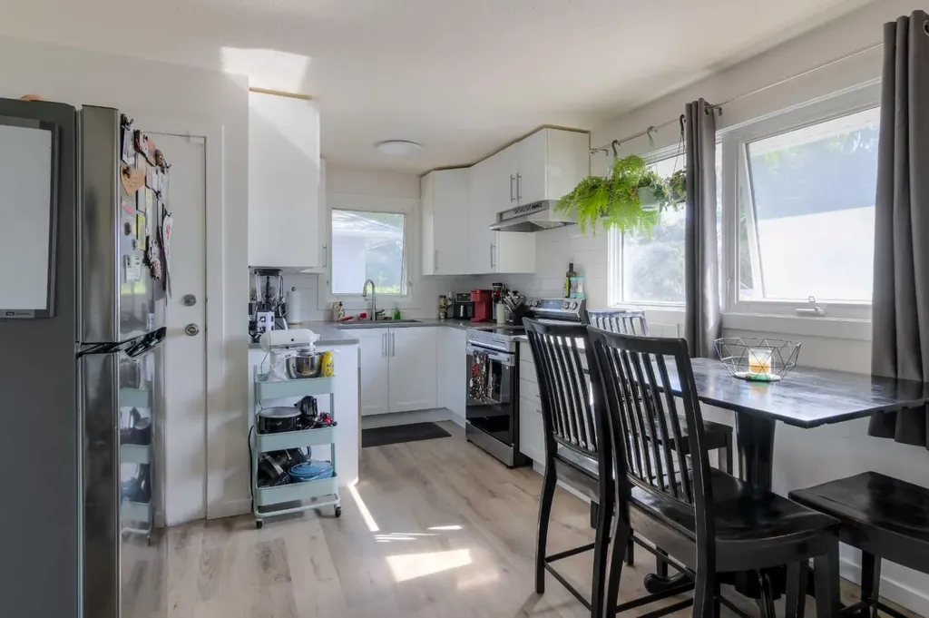 830 9 Street N Lethbridge AB T1H1Z5