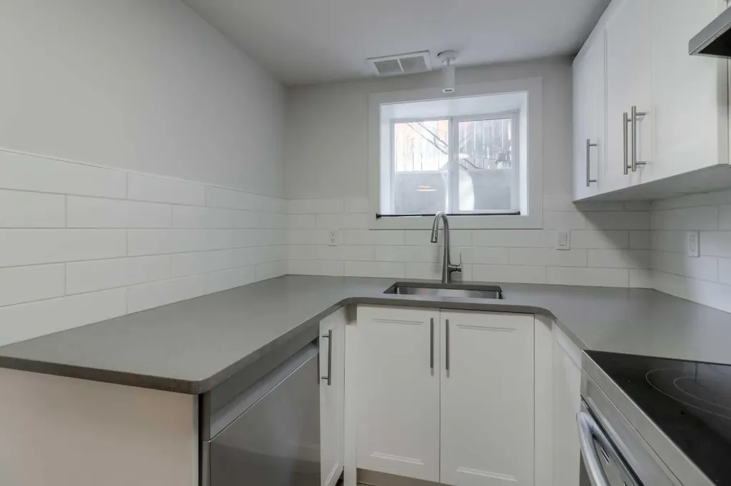 830 9 Street N Lethbridge AB T1H1Z5