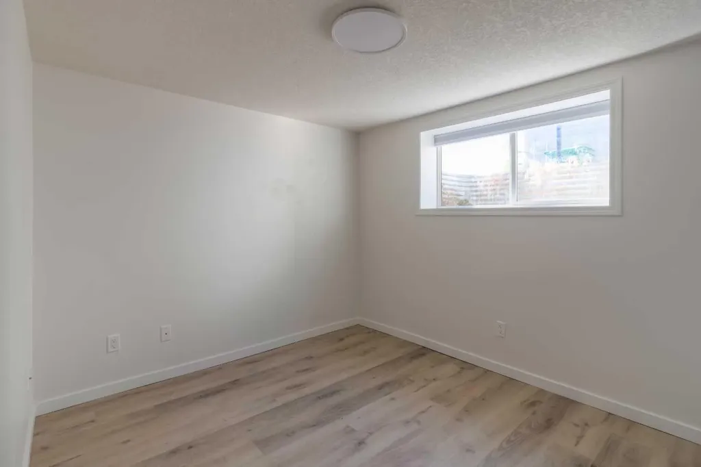 830 9 Street N Lethbridge AB T1H1Z5