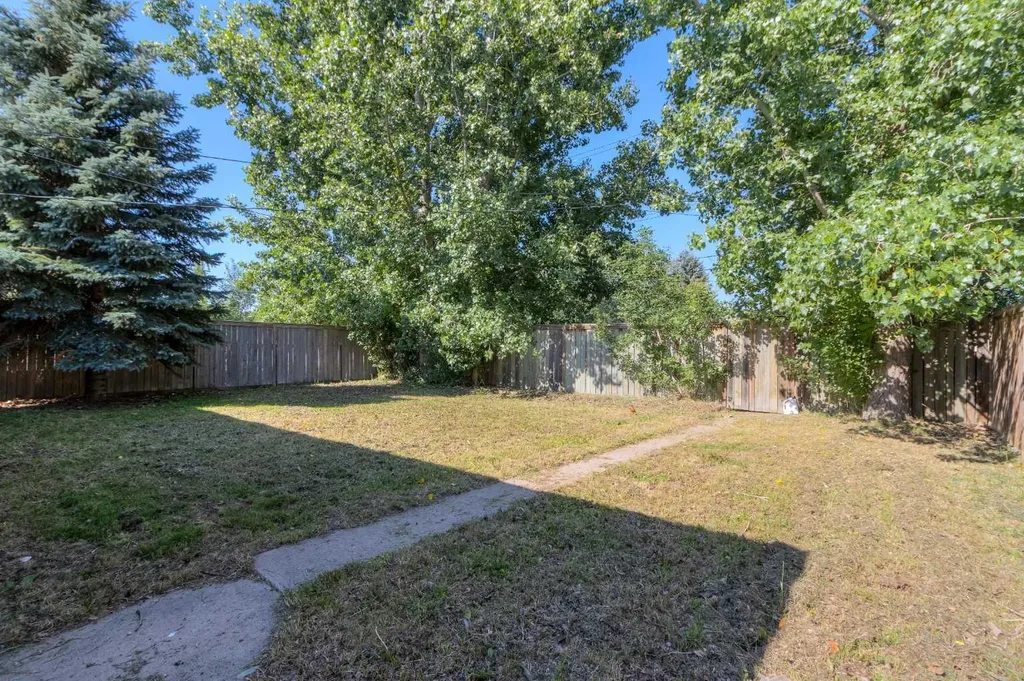 830 9 Street N Lethbridge AB T1H1Z5