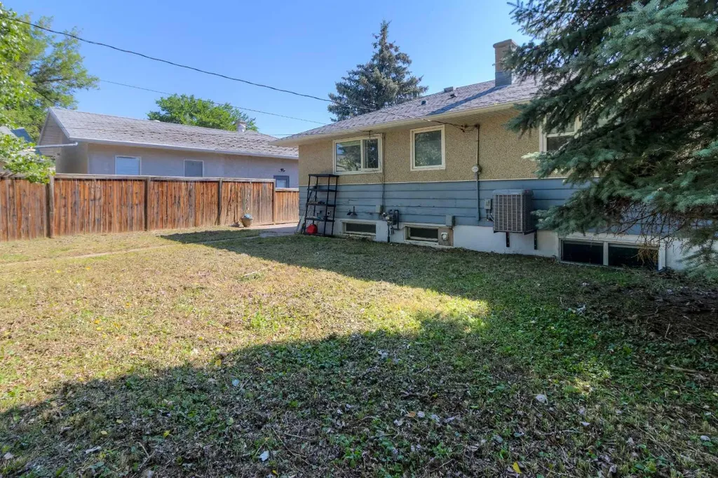 830 9 Street N Lethbridge AB T1H1Z5