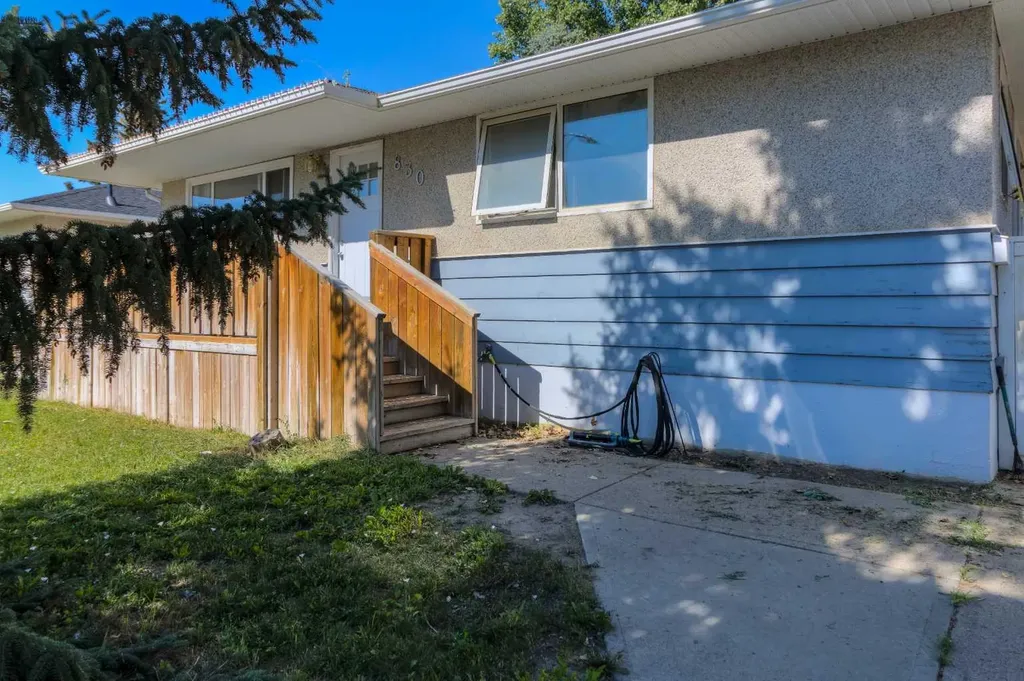 830 9 Street N Lethbridge AB T1H1Z5