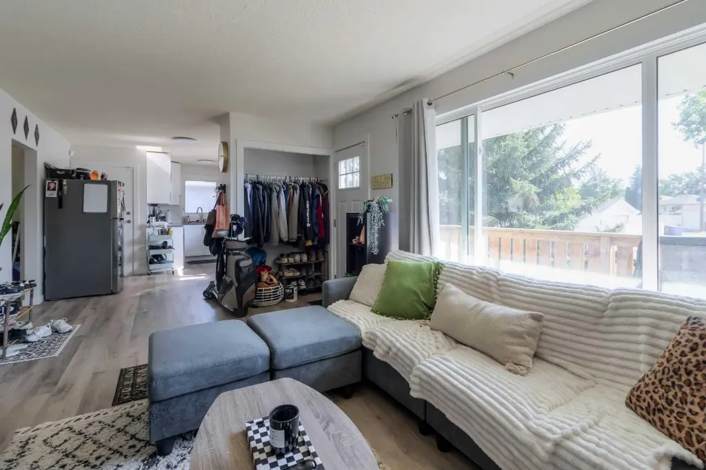 830 9 Street N Lethbridge AB T1H1Z5