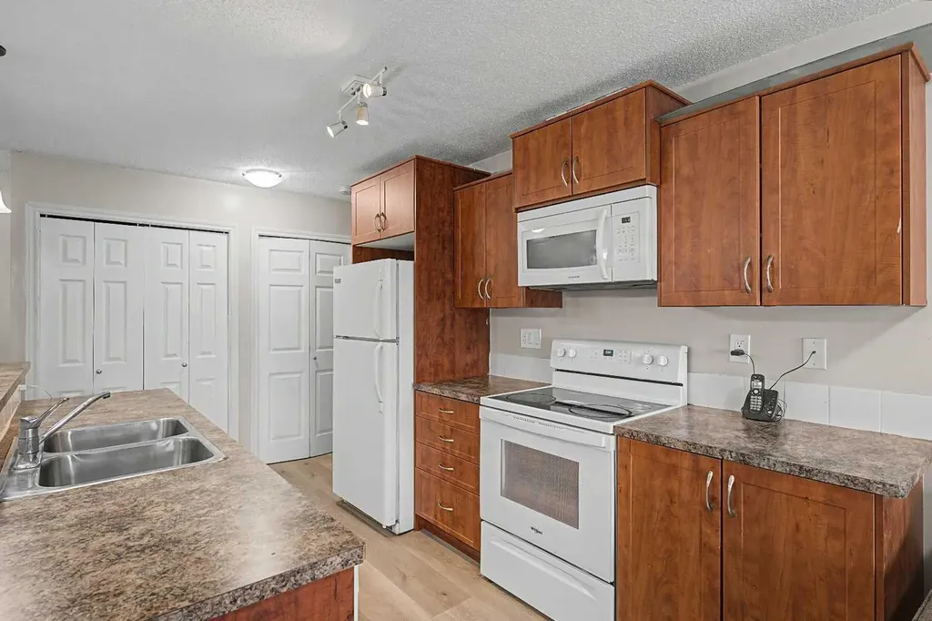 700 Willowbrook Road NW Airdrie AB T4B 0L5