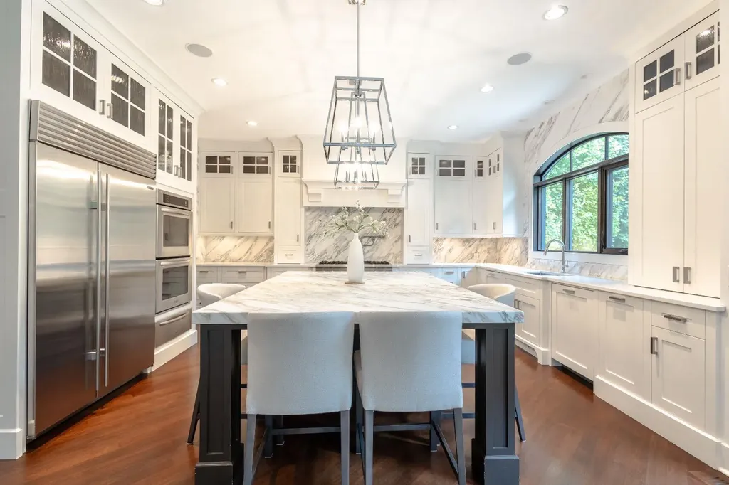 116 Lynx Ridge Road NW Calgary AB T3L 2M4